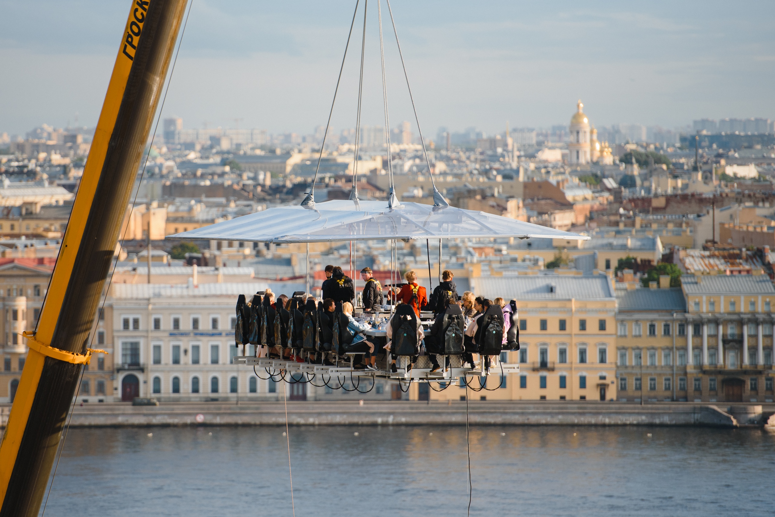 DINNER IN THE SKY