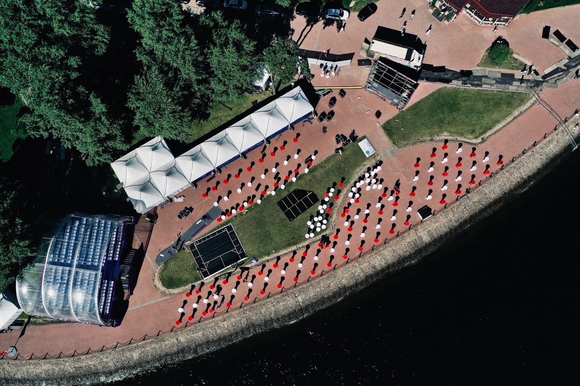 АЛЫЕ ПАРУСА