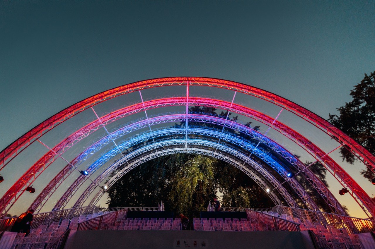 АЛЫЕ ПАРУСА