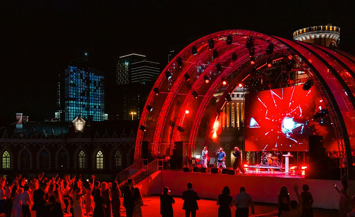 ПЕТРОВСКИЙ ПУТЕВОЙ ДВОРЕЦ