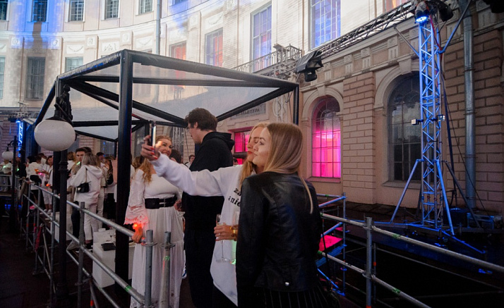 WHITE ACADEMY OF ARTS