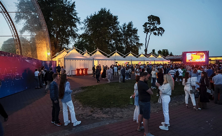 АЛЫЕ ПАРУСА