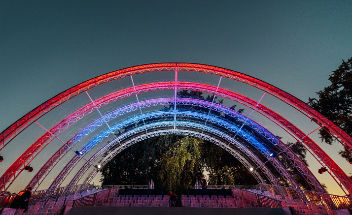 АЛЫЕ ПАРУСА