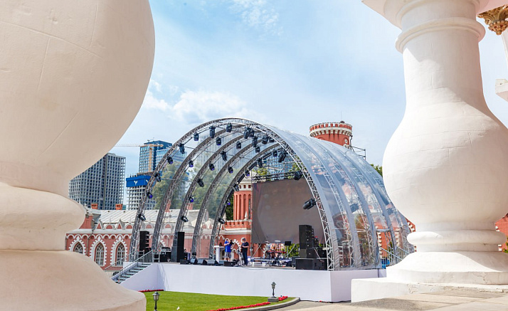 ПЕТРОВСКИЙ ПУТЕВОЙ ДВОРЕЦ