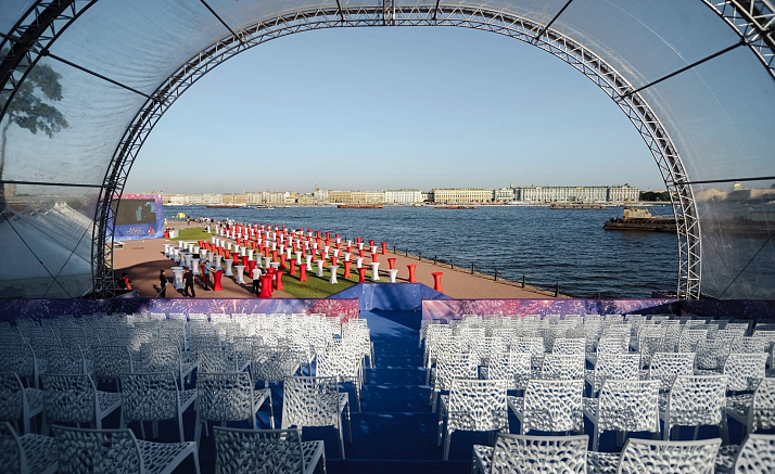 АЛЫЕ ПАРУСА