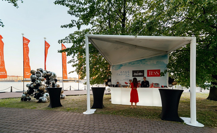 АЛЫЕ ПАРУСА