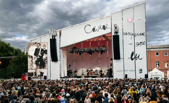 АНТОН ТУТ РЯДОМ