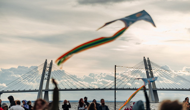 АНТОН ТУТ РЯДОМ