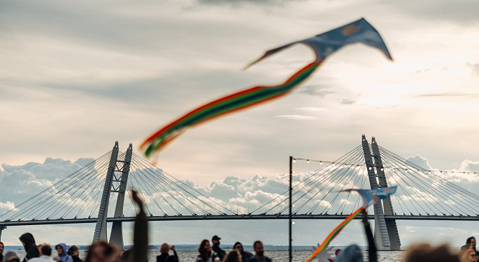 АНТОН ТУТ РЯДОМ