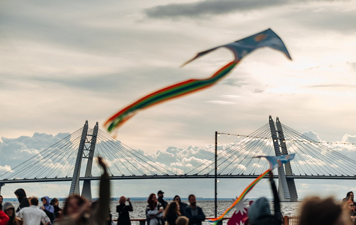 АНТОН ТУТ РЯДОМ