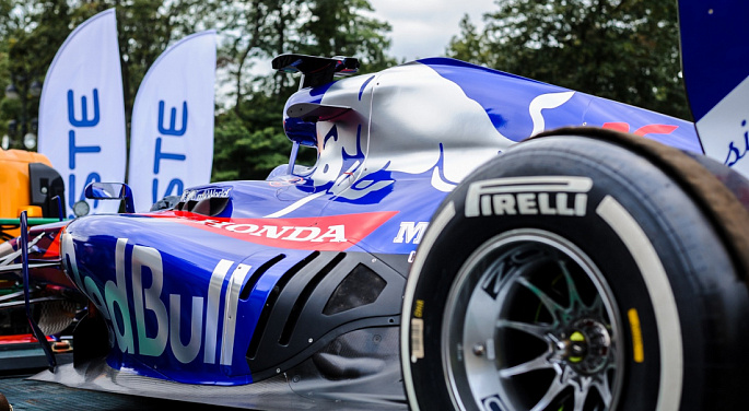 F1. SHOWRUN